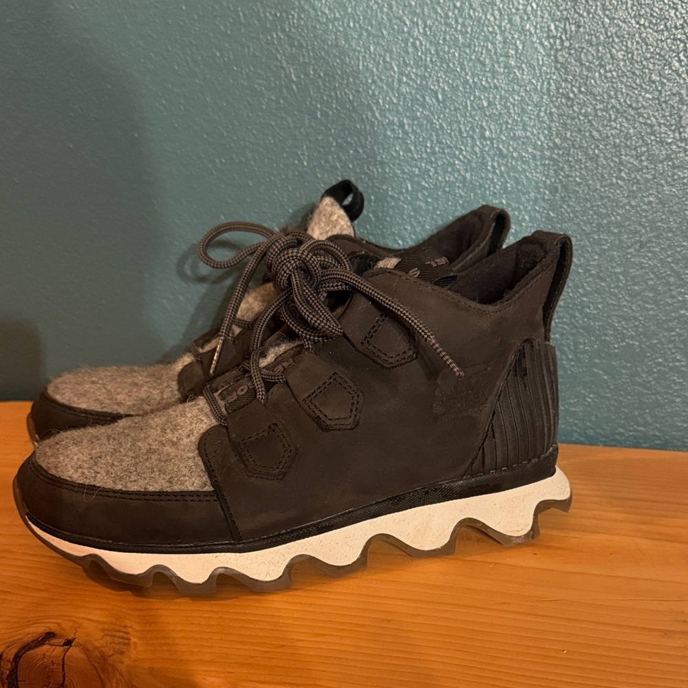 Sorel Boots - Picture 3 of 6